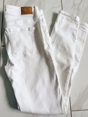 American Eagle Outfitters High-Rise White Skinny Jeans